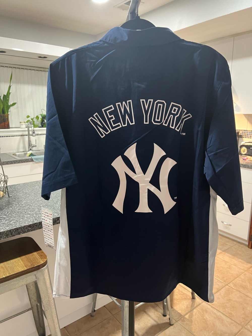 NWT: NEW YORK YANKEES Button Down Top - Picture 5 of 7